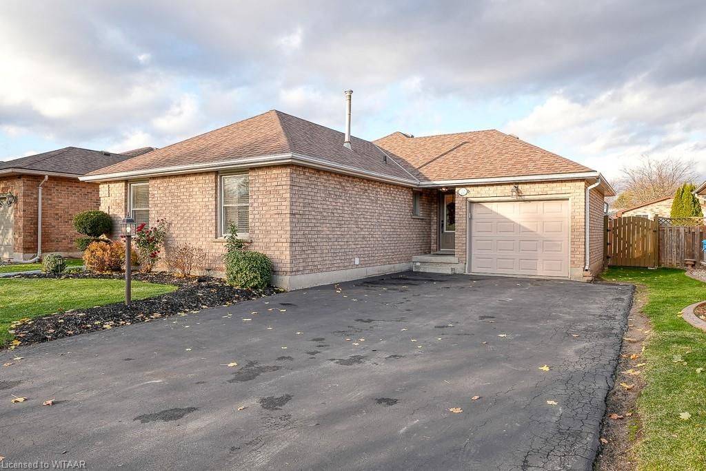 Brantford, ON N3P 1Z1,22 COXWELL CRES