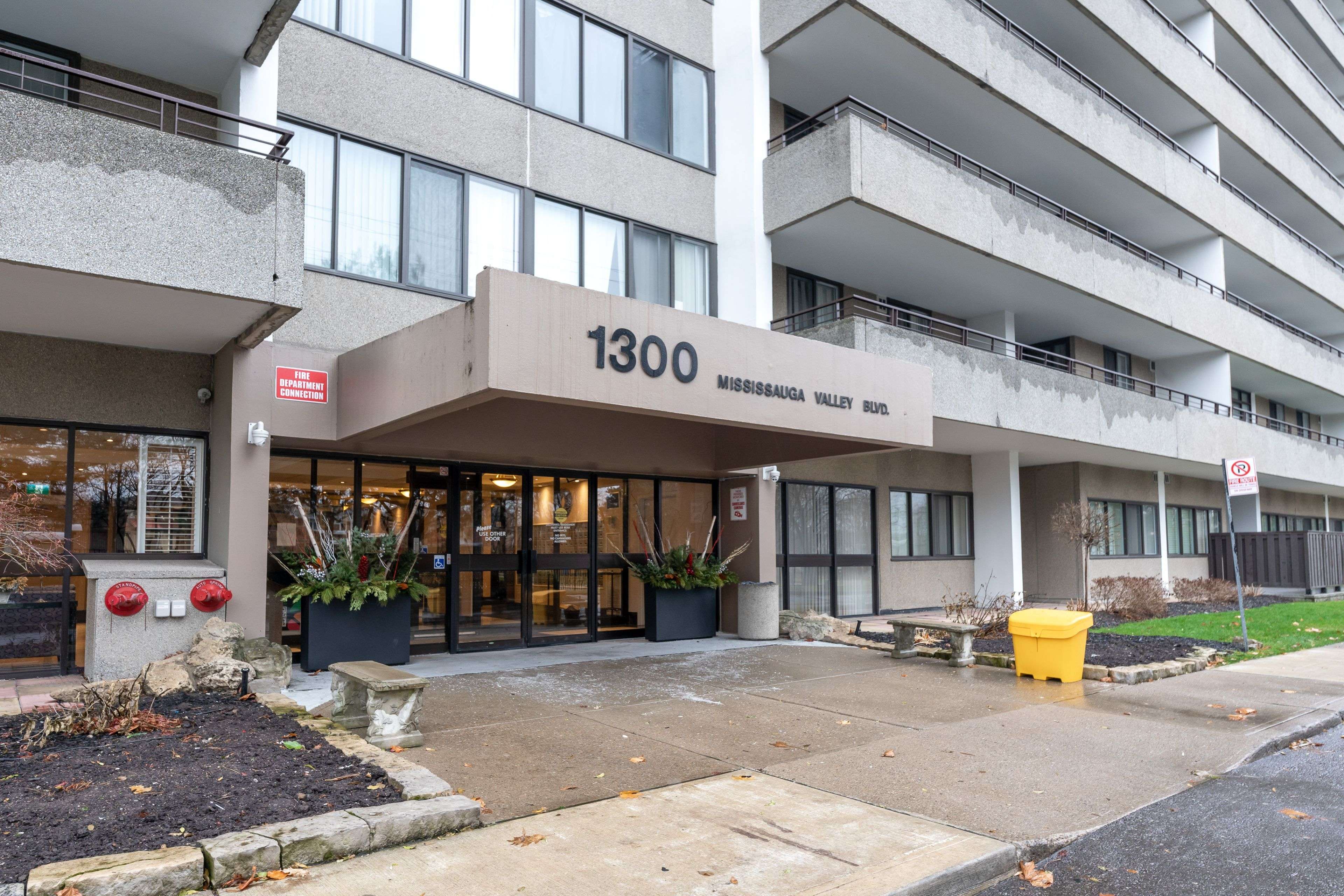 Mississauga, ON L5A 3S8,1300 Mississauga Valley BLVD #1206