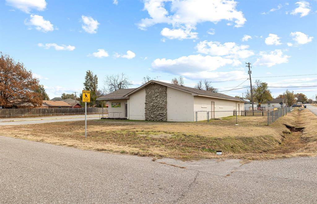 El Reno, OK 73036,1419 W London Street