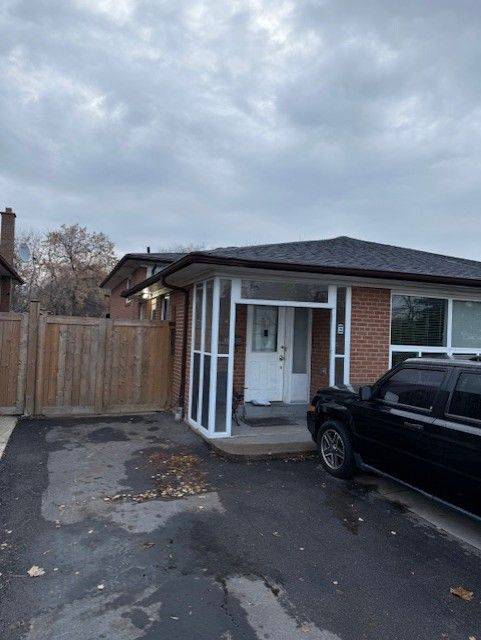 Mississauga, ON L4T 1L9,3294 Victory CRES