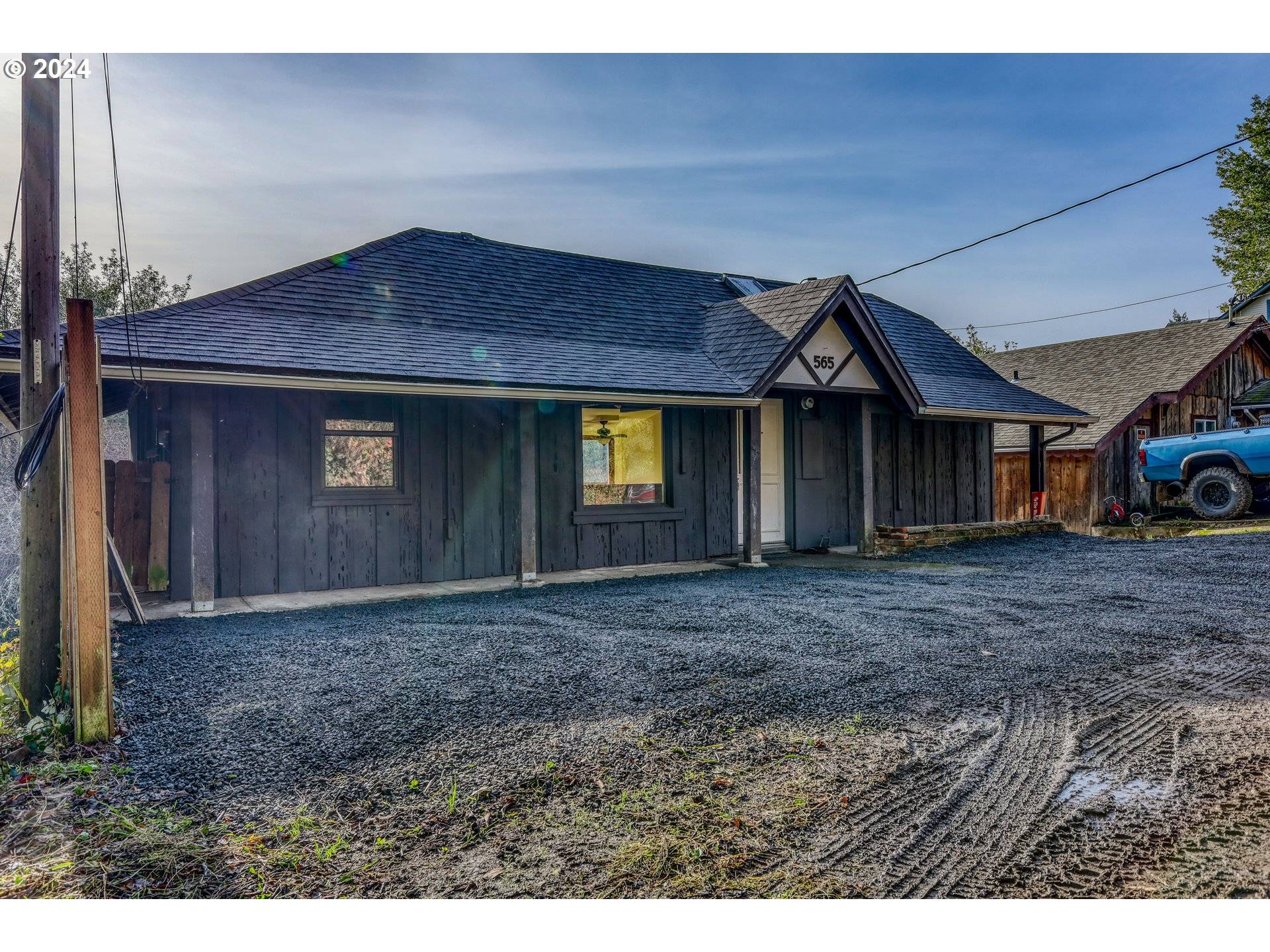 Coquille, OR 97423,565 E 6TH ST