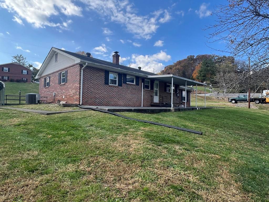 Honaker, VA 24260,33 Maplewood Drive