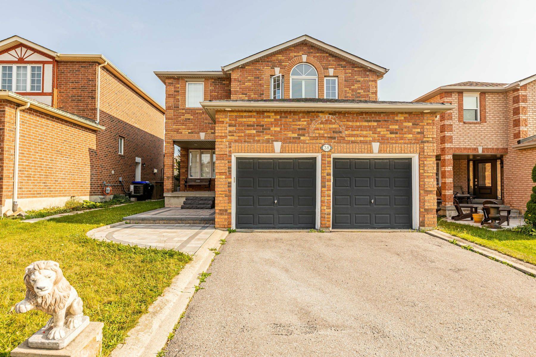 Bradford West Gwillimbury, ON L3Z 3B3,38 Roughley ST