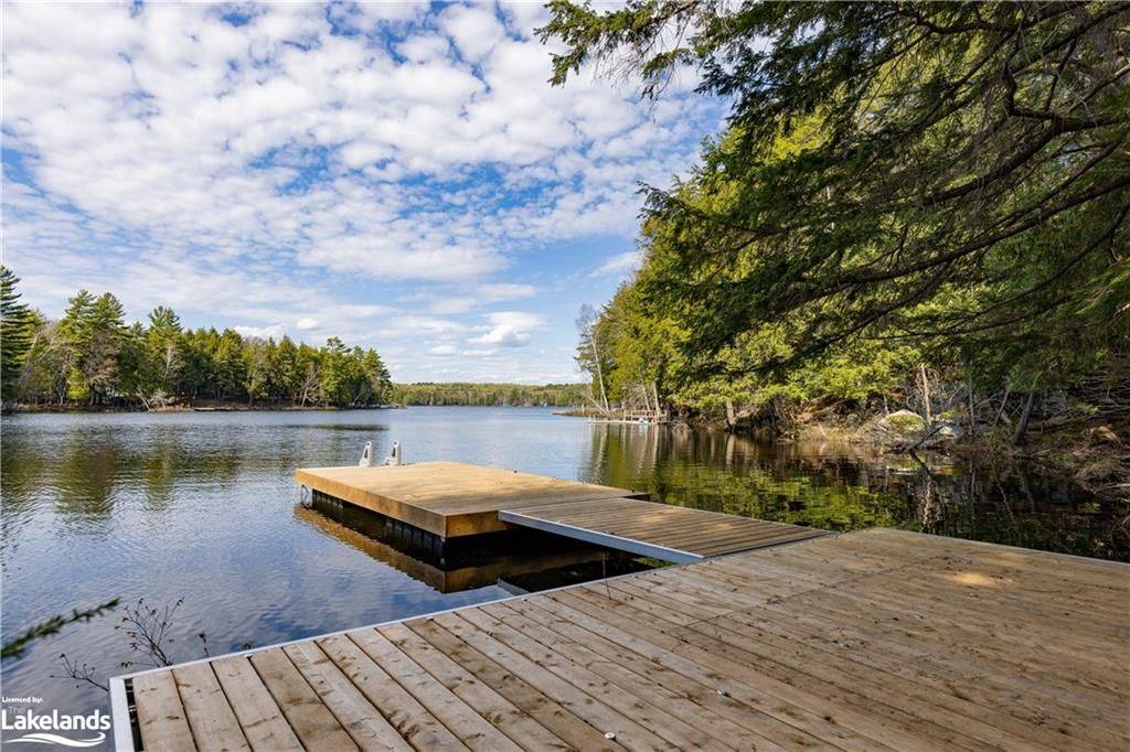 Lake Of Bays, ON P1H 2J6,1001 HEMLOCK RD