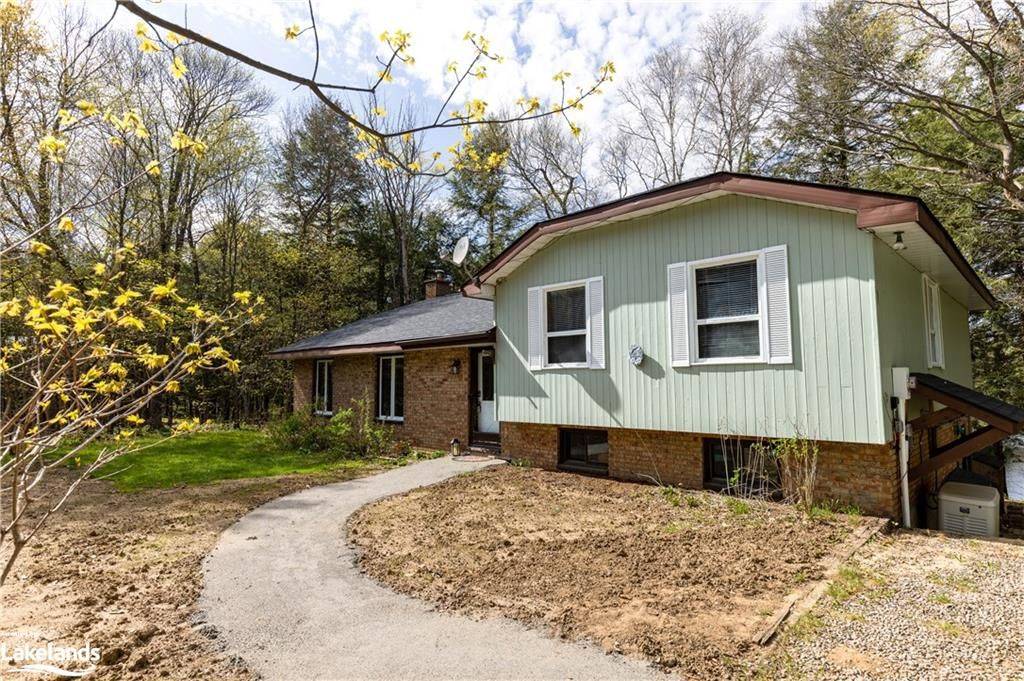 Lake Of Bays, ON P1H 2J6,1001 HEMLOCK RD