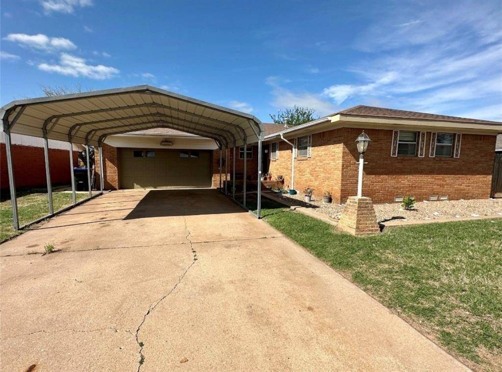 Blair, OK 73526,102 W 9th Drive