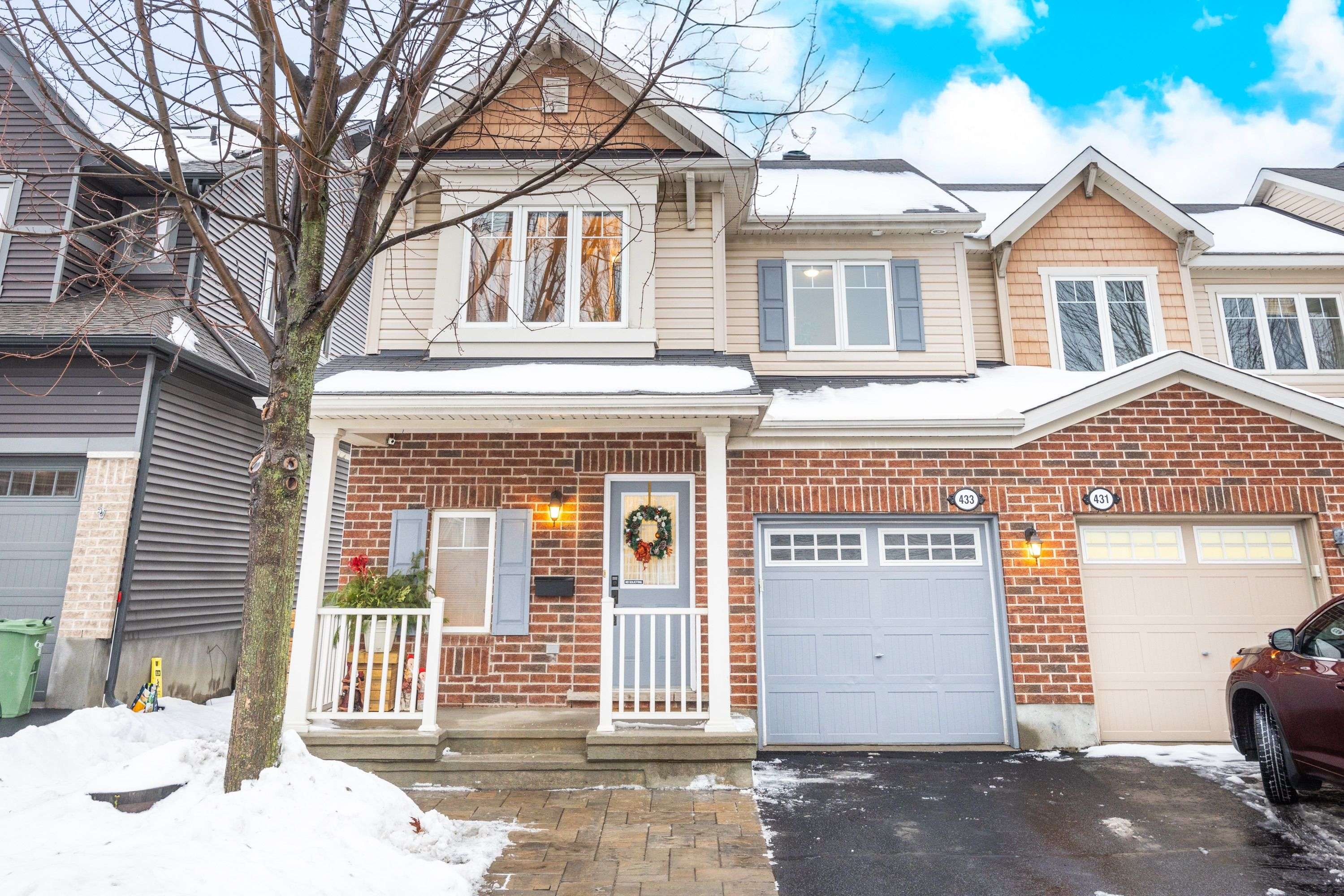 Stittsville - Munster - Richmond, ON K2S 0M6,433 Vendevale AVE