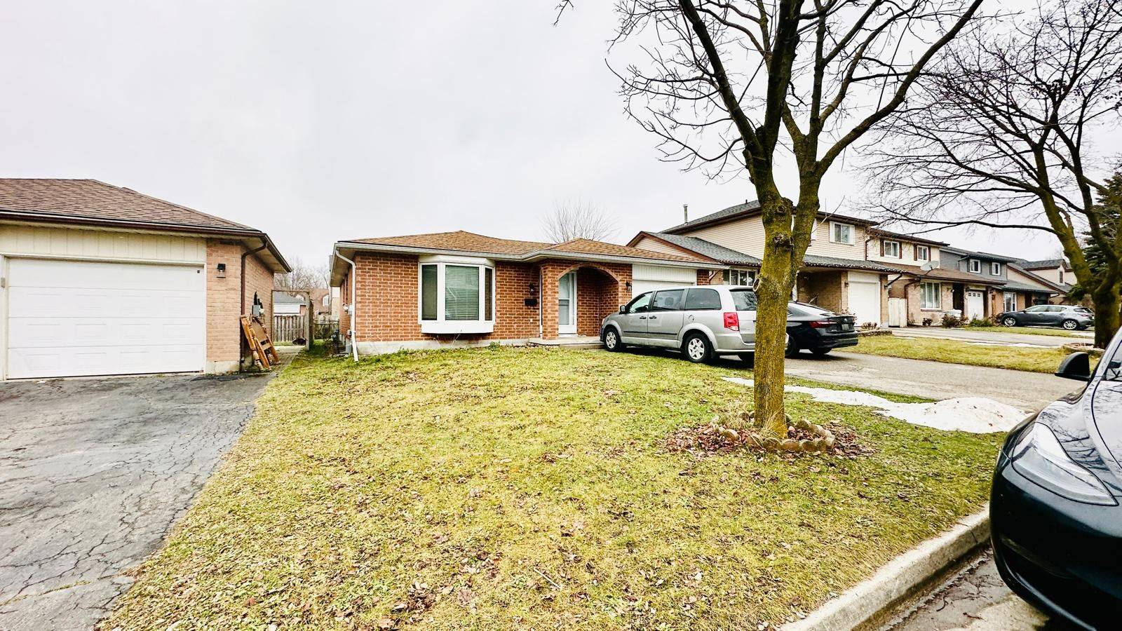 Kitchener, ON N2A 3N4,111 SCENIC WOOD CRES