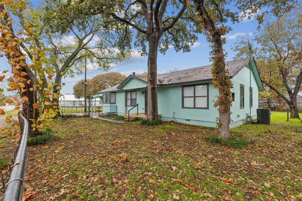 Shady Shores, TX 76208,560 Lakeshore Road