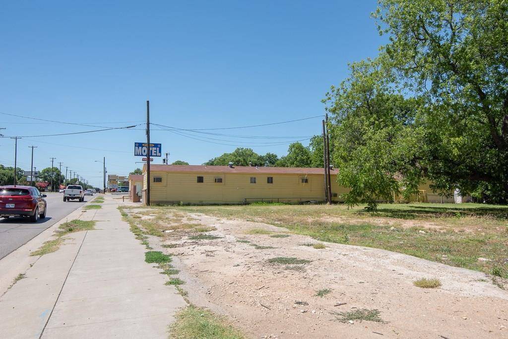 Gainesville, TX 76240,917 N Grand Avenue