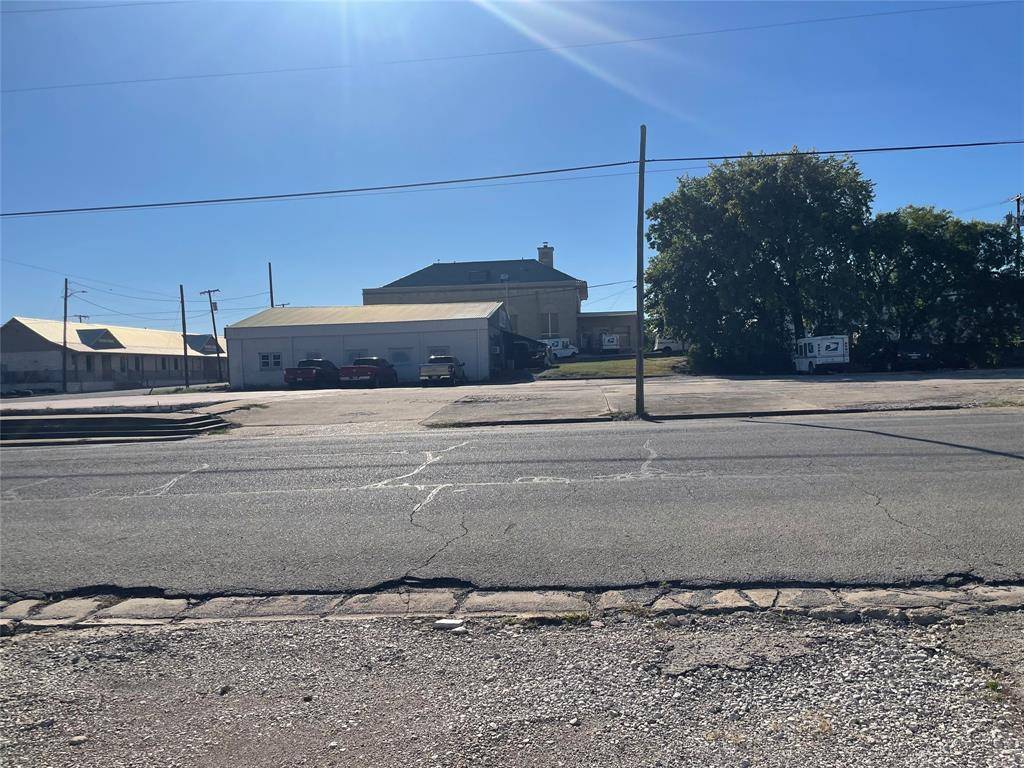 Bonham, TX 75418,301 Chestnut Street