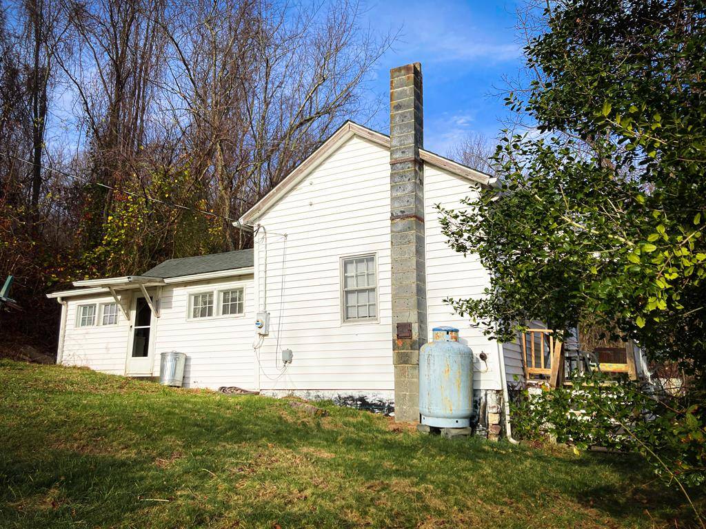 Tazewell, VA 24651,450 Heralds Ln