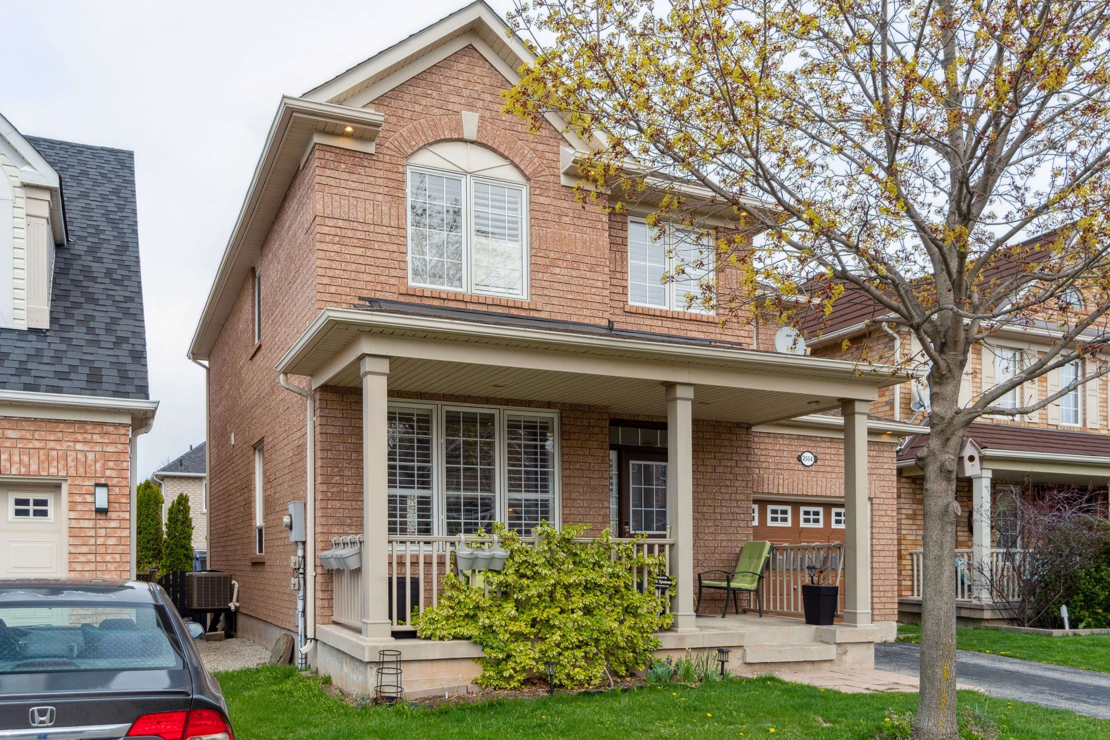 Oakville, ON L6M 4Y1,2554 FALKLAND CRES