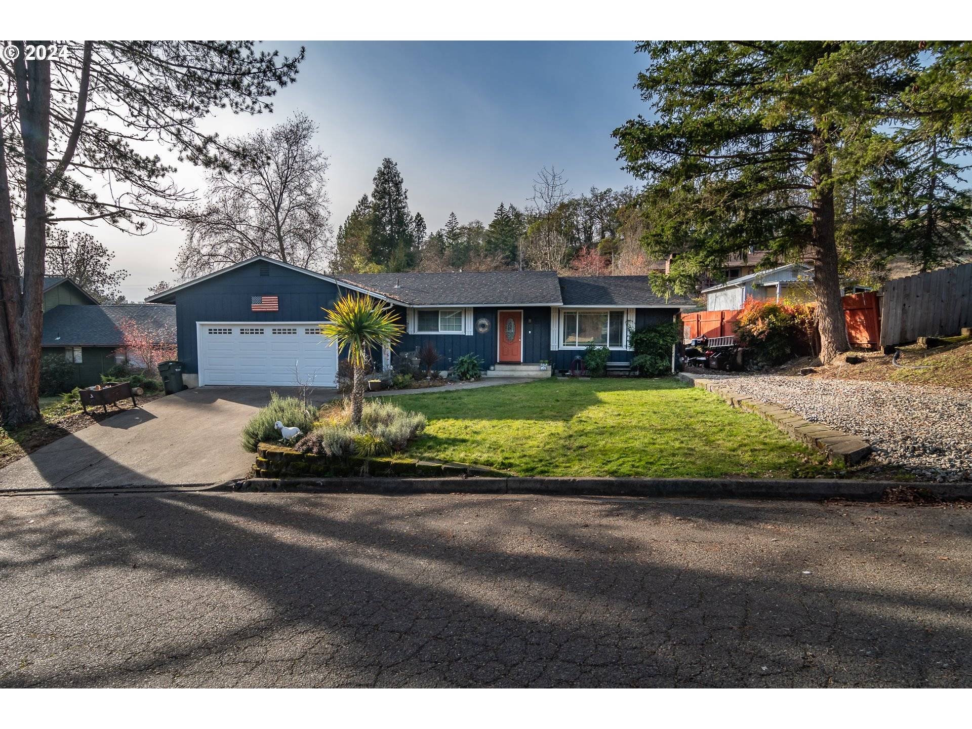 Roseburg, OR 97470,3074 NE MONTEREY DR