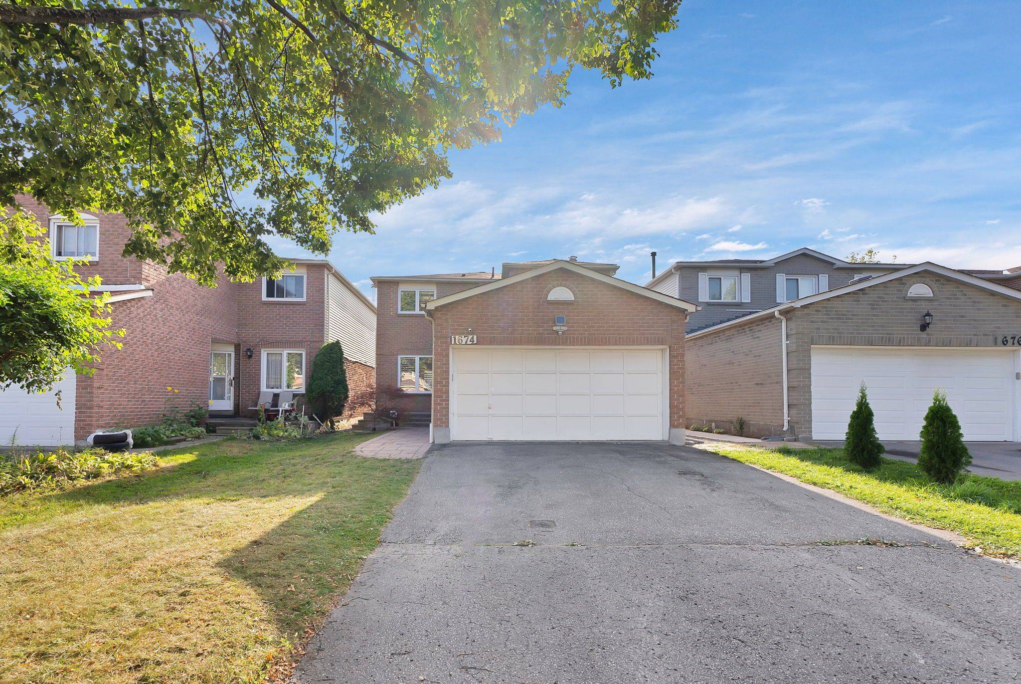 Pickering, ON L1X 1X5,1674 Beaton WAY