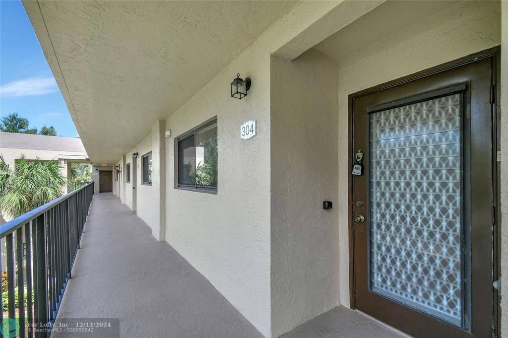 Delray Beach, FL 33484,15324 Lakes Of Delray Blvd  #304