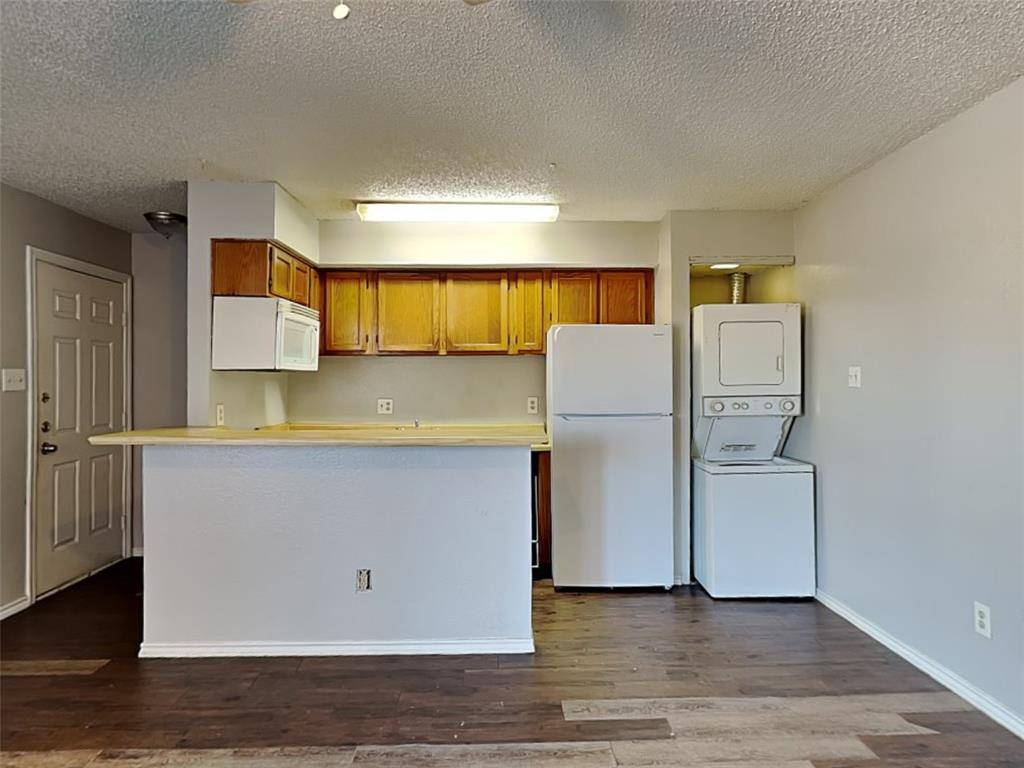 Dallas, TX 75243,9805 Walnut Street #306