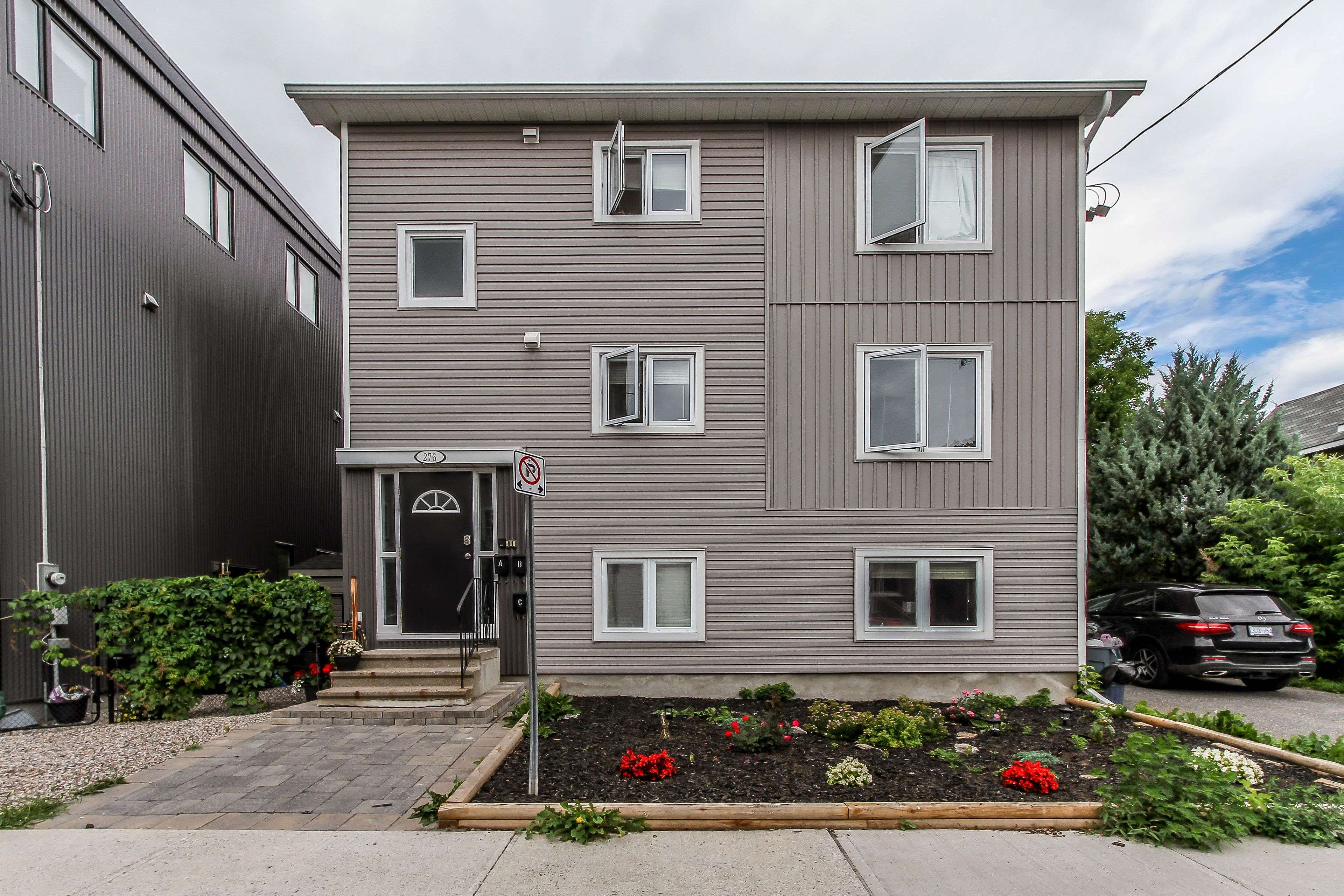 West Centre Town, ON K1Y 1N9,276 Carruthers AVE #B