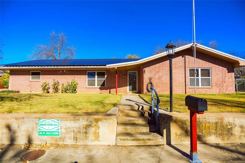 Comanche, TX 76442,405 W Neely Avenue