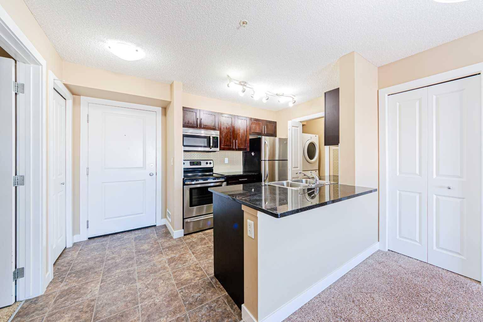 Calgary, AB T2X2B9,81 Legacy BLVD SE #1214