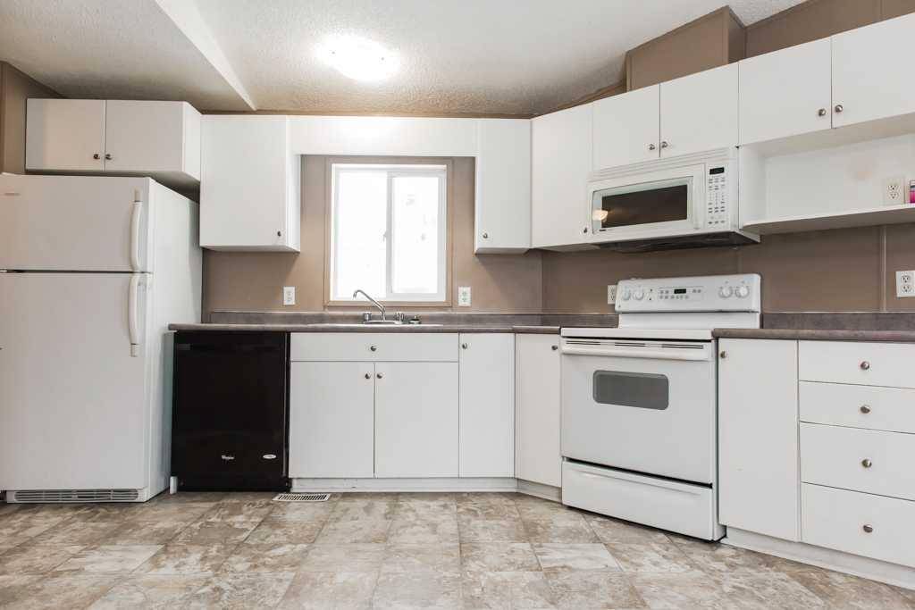 Clairmont, AB T8X 5E3,9715 108A AVE