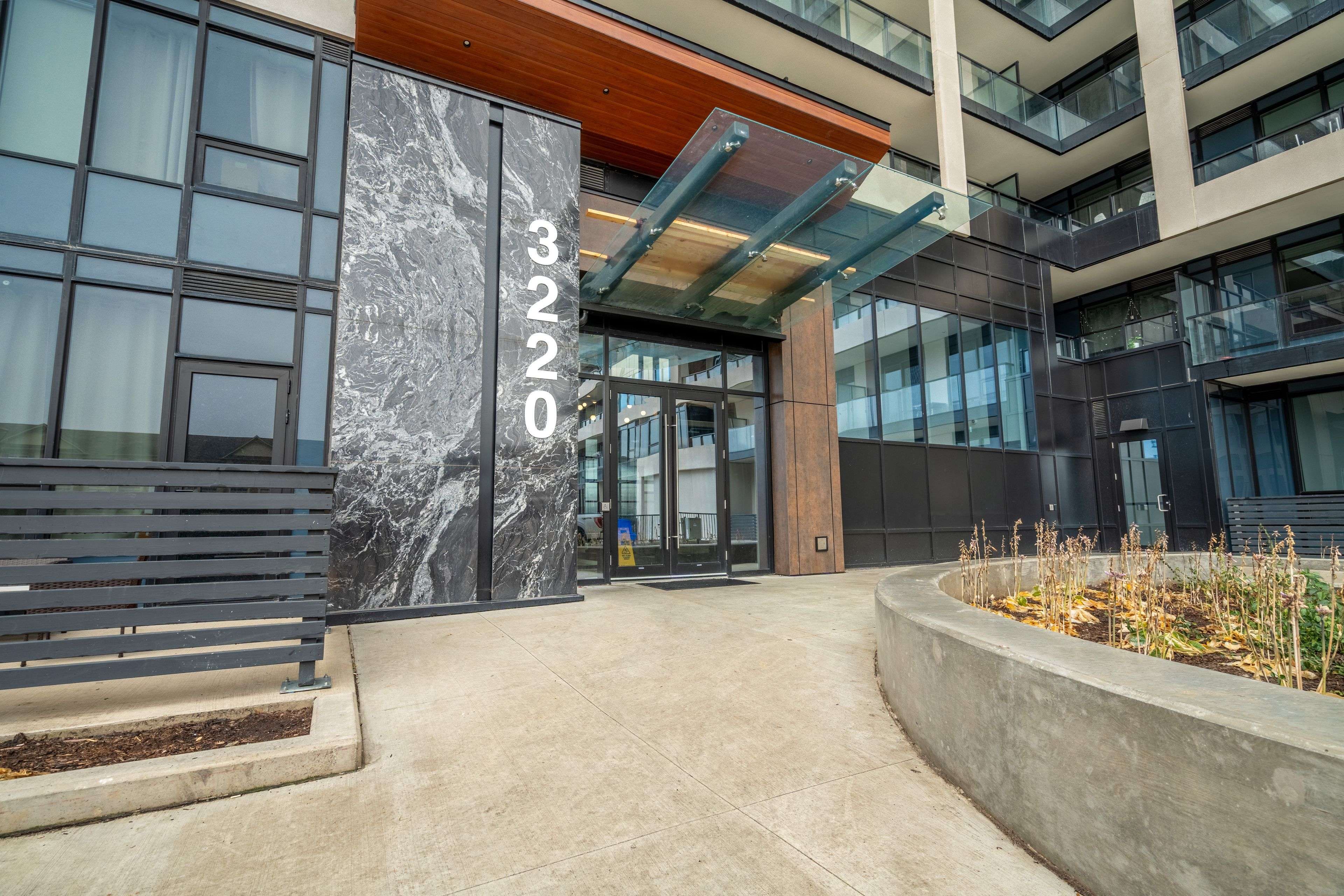 Oakville, ON L6H 7X9,3220 William Coltson AVE #408