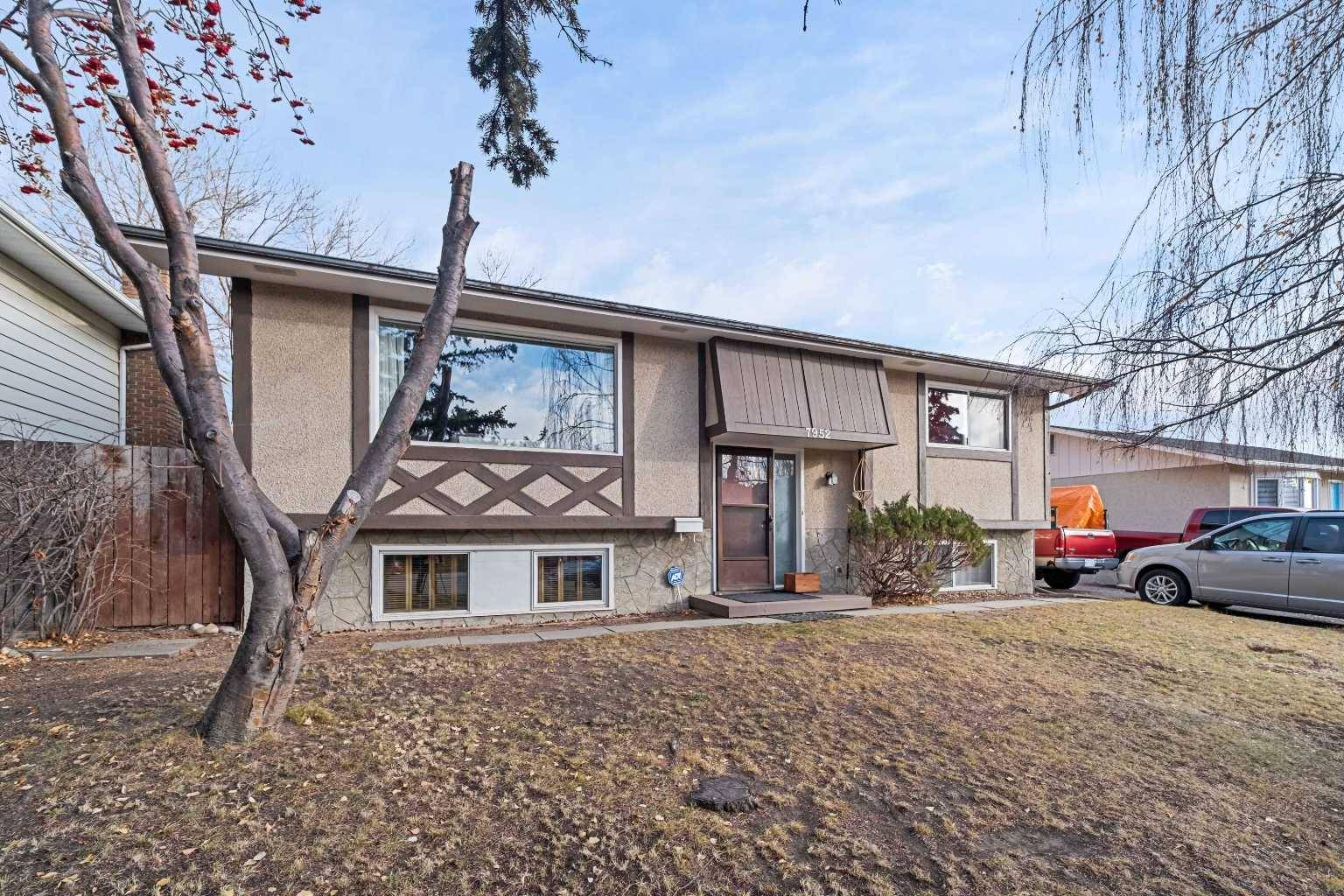 Calgary, AB T2K 4H7,7952 Huntwick CRES NE