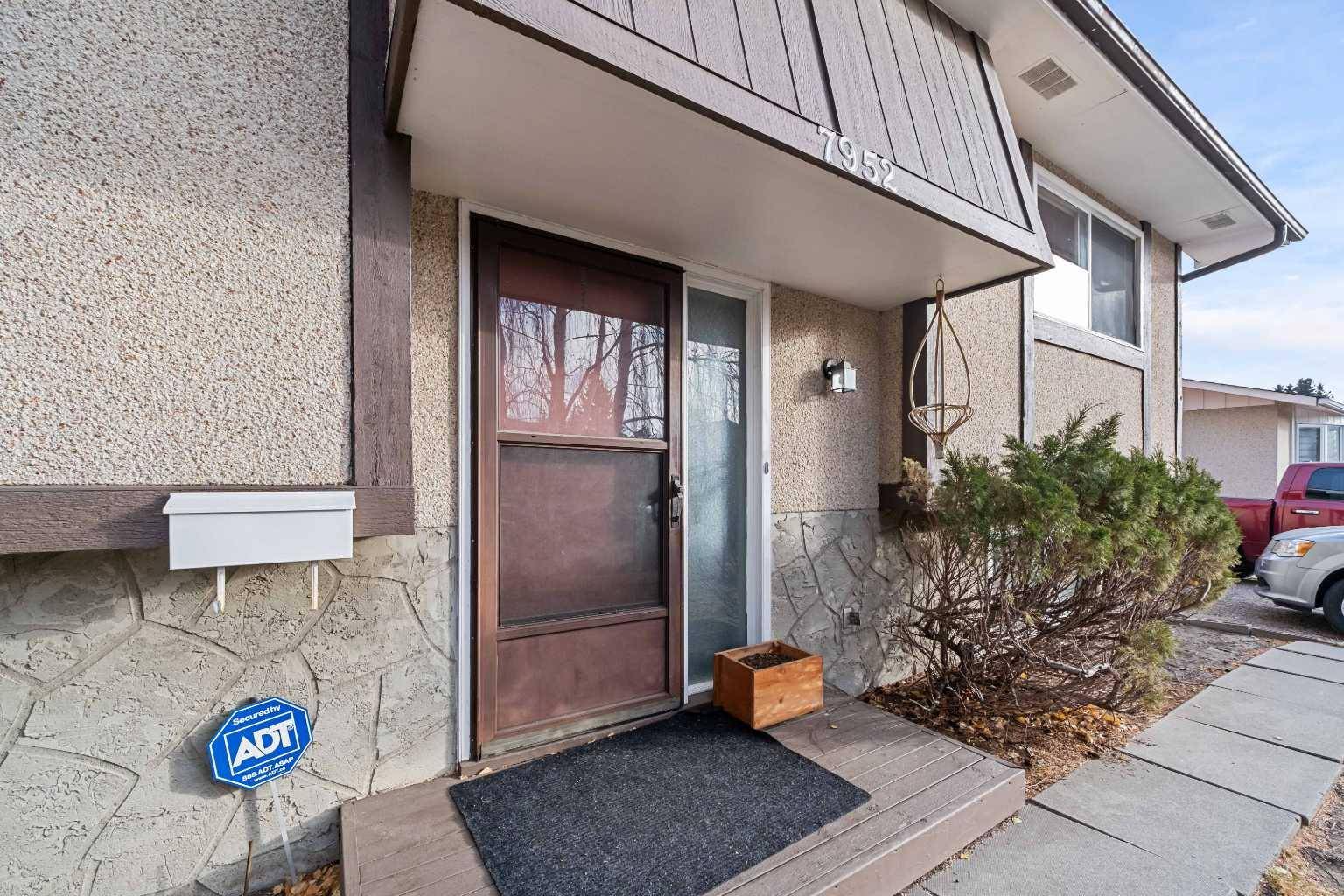 Calgary, AB T2K 4H7,7952 Huntwick CRES NE