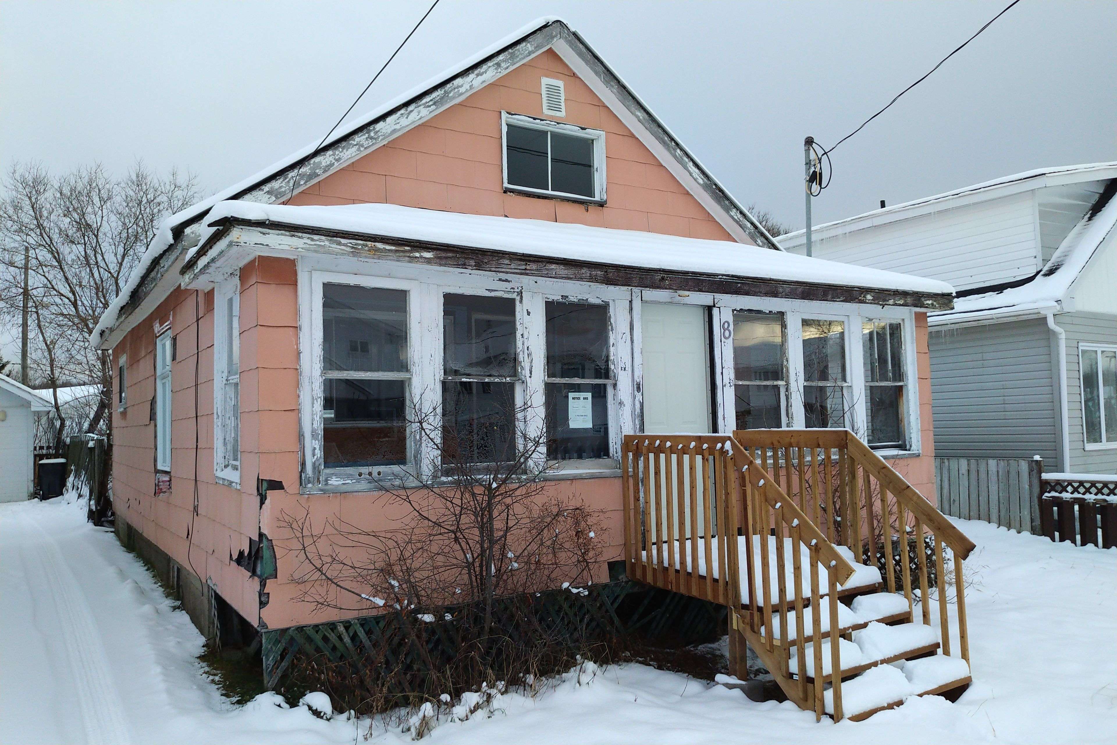 Timiskaming, ON P2N 2R1,8 Queen ST