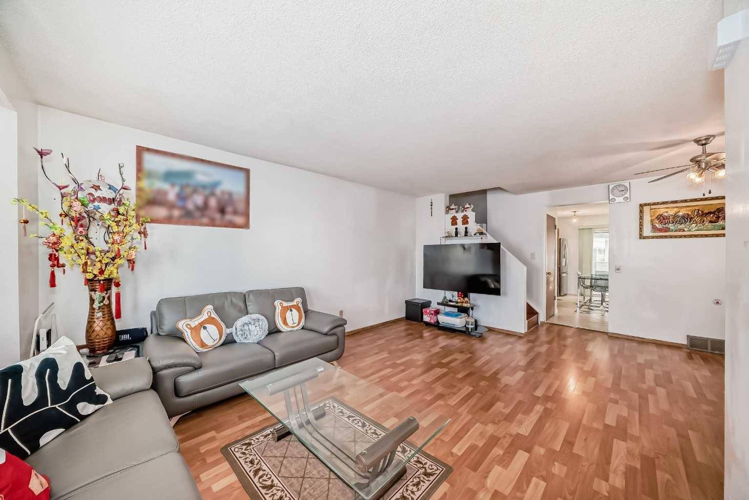 Calgary, AB T2K6J2,78 Hunterhorn CRES NE