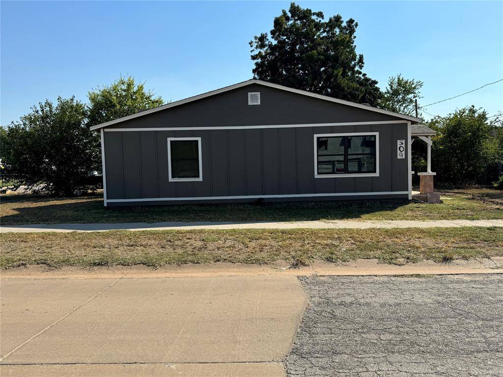 Enid, OK 73701,509 E Pine Avenue