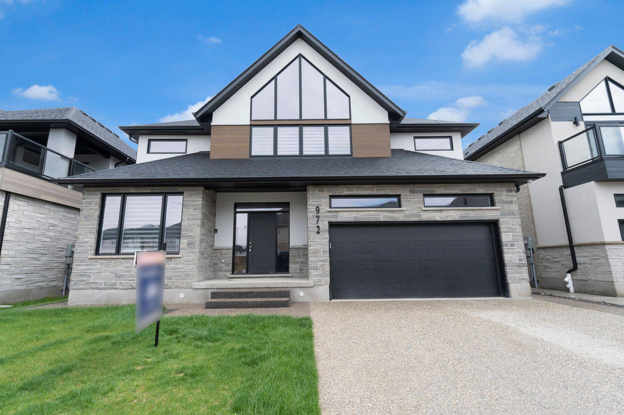 Kitchener, ON N2P 0K5,972 Stonecliffe WALK #18