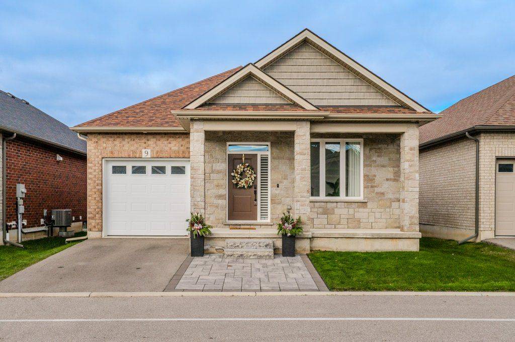 Brantford, ON N3T 6E5,6 Beckett DR #9