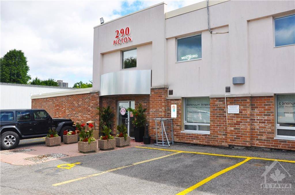 Ottawa, ON K1Z 8P8,290 PICTON AVE #201A