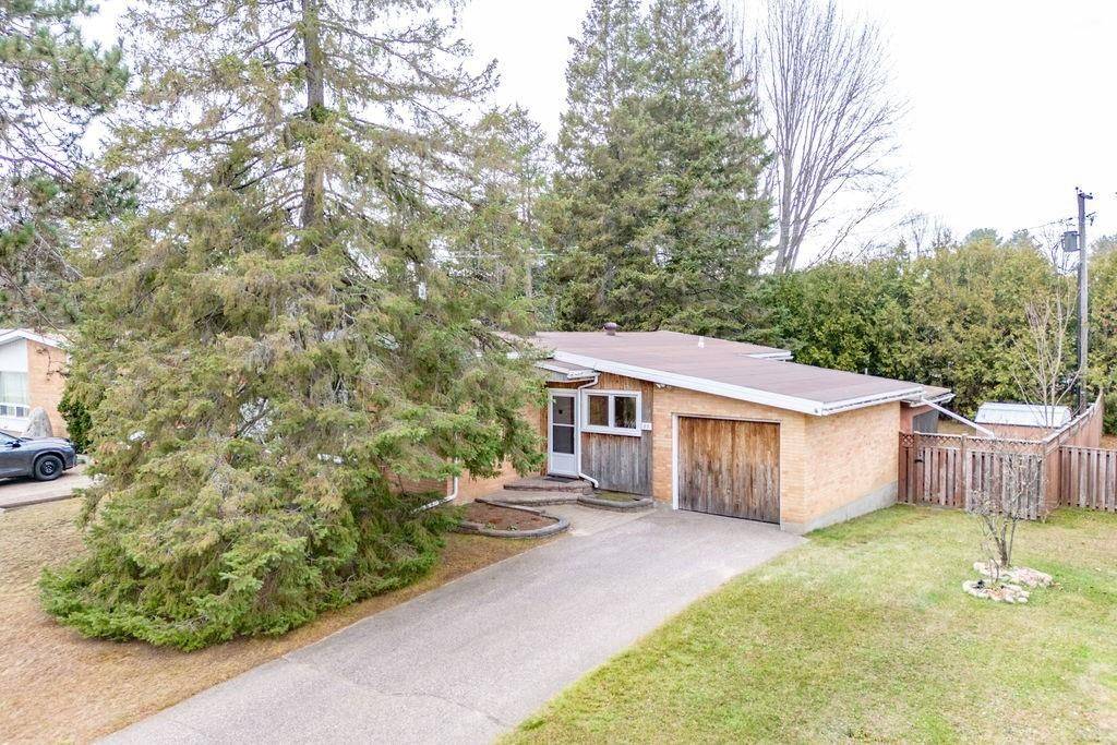 Deep River, ON K0J 1P0,83 Frontenac CRES