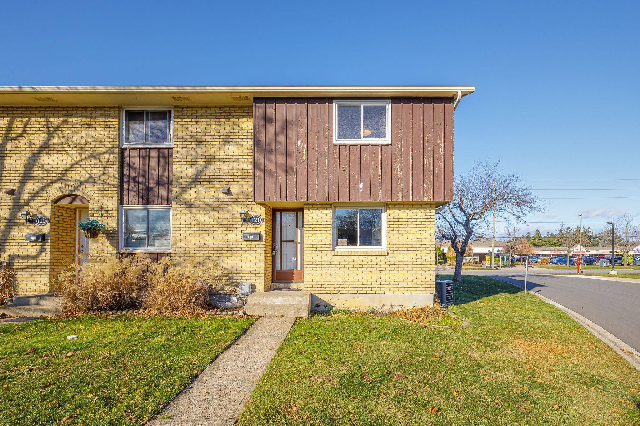 St. Catharines, ON L2N 6P8,50 Lakeshore RD #121