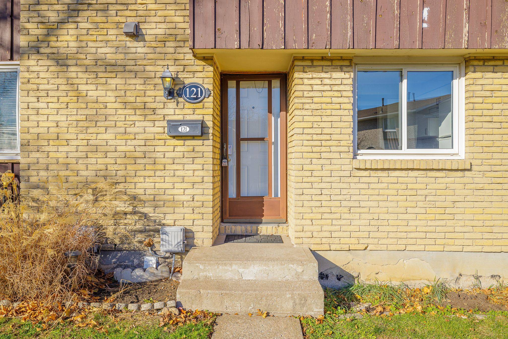 St. Catharines, ON L2N 6P8,50 Lakeshore RD #121