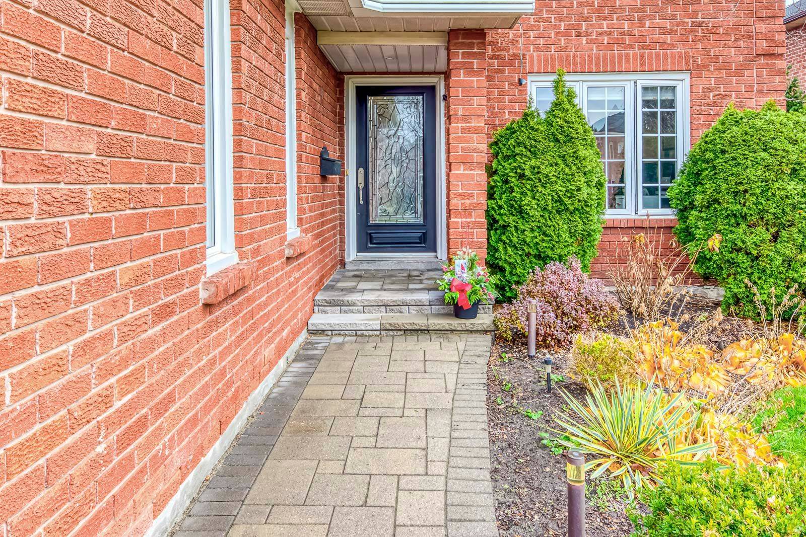 Oakville, ON L6J 6R7,2892 Arlington DR