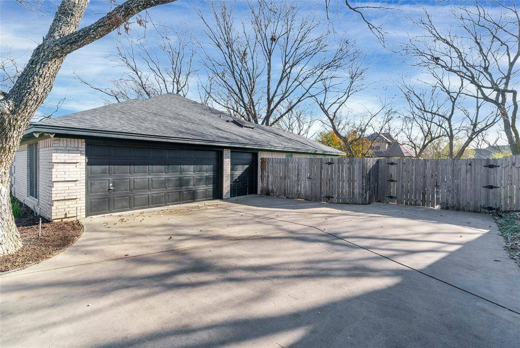 Granbury, TX 76049,8921 N Longwood Drive