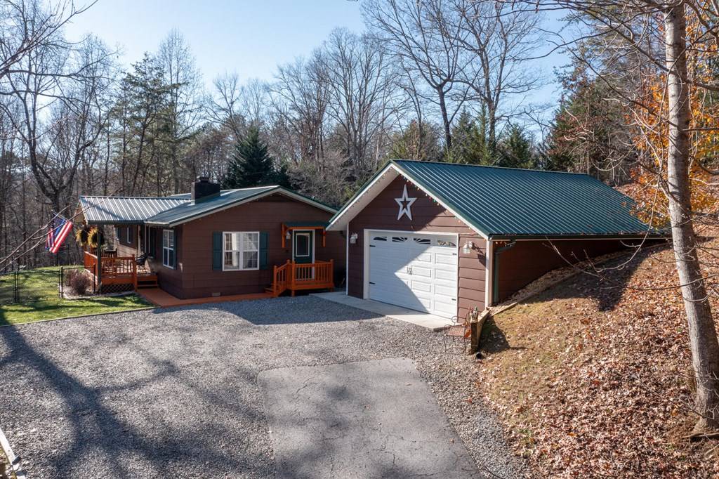 Hayesville, NC 28904,289 Lance Cove Road