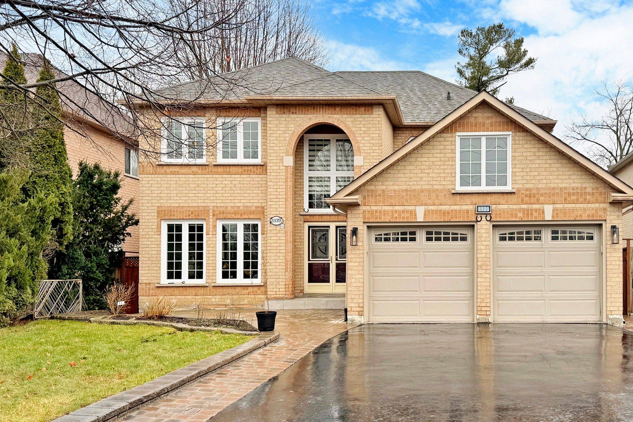 Pickering, ON L1X 2T8,1139 Gossamer DR