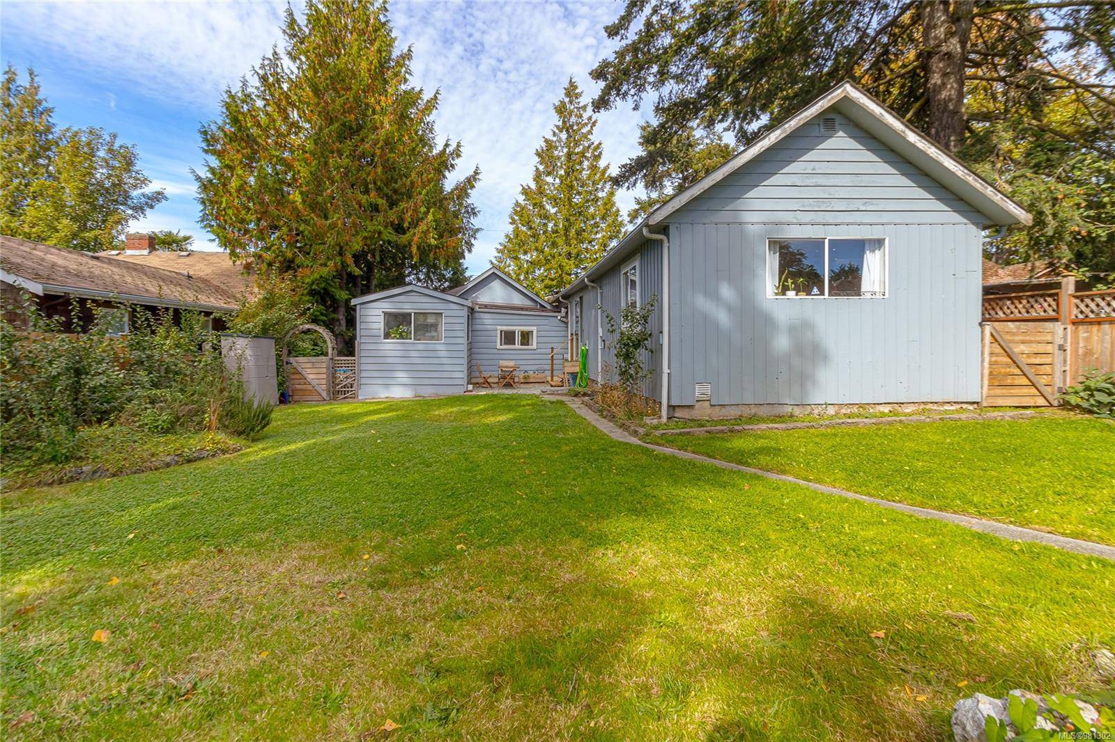 Saanich, BC V8X 2X8,955 Darwin Ave