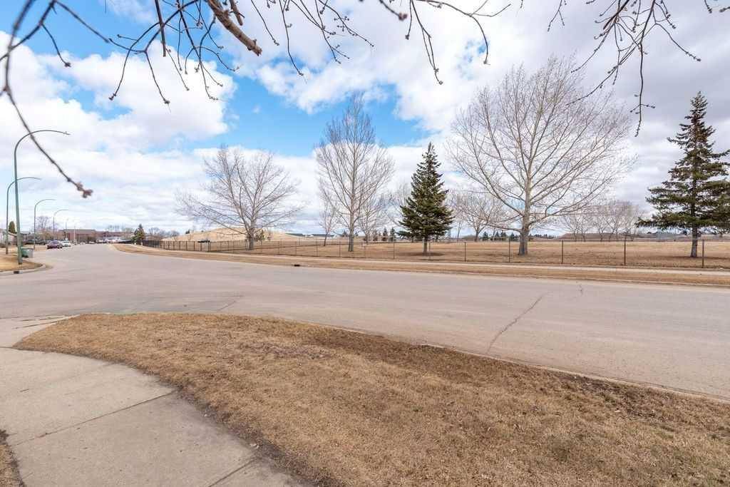 Lloydminster, SK S9V 1T1,2816 45 AVE