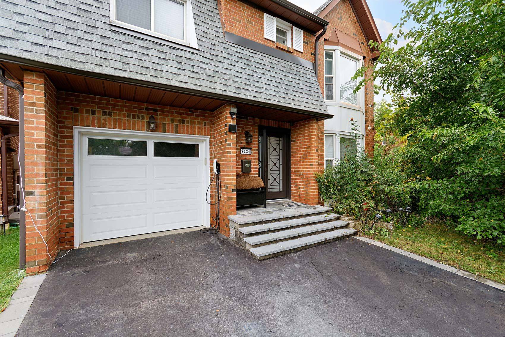 Mississauga, ON L5L 3M6,2431 Ploughshare CT