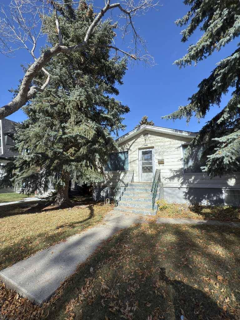 Calgary, AB T2M 2M5,512 29 AVE NW