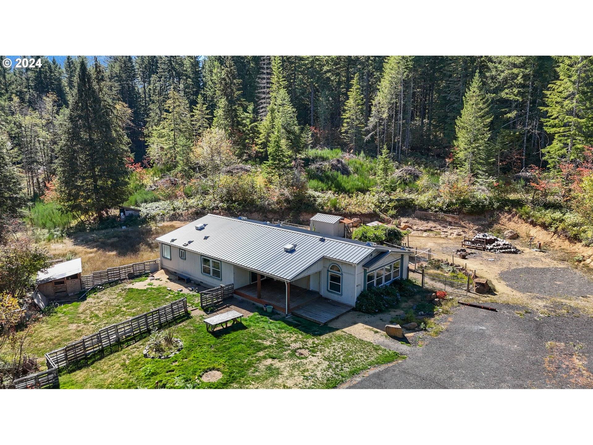 Carson, WA 98610,801 HEMLOCK RD