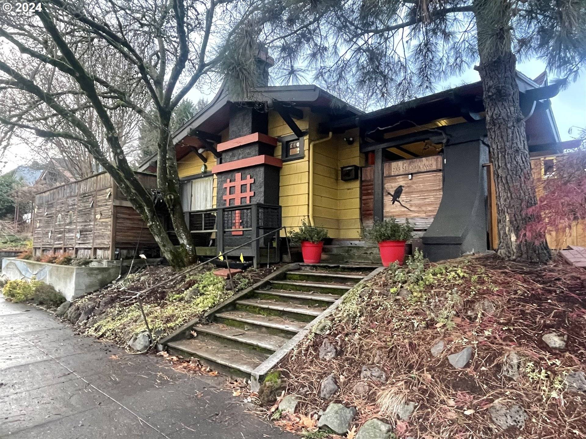 Portland, OR 97214,235 SE 20TH AVE