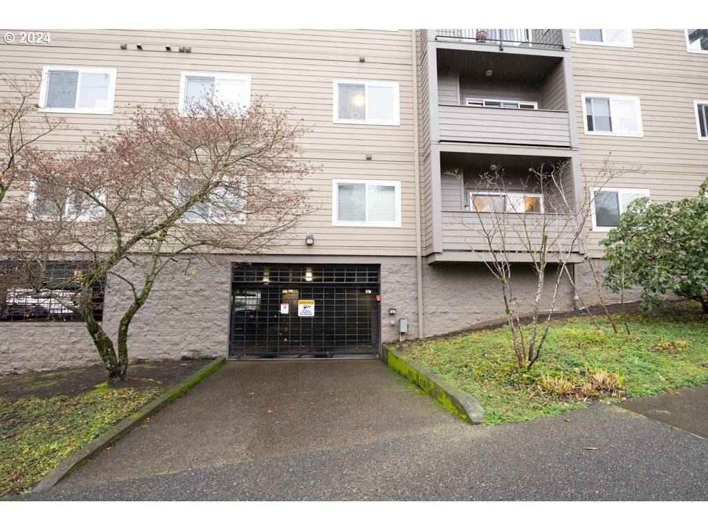 Portland, OR 97239,4320 S CORBETT AVE #202