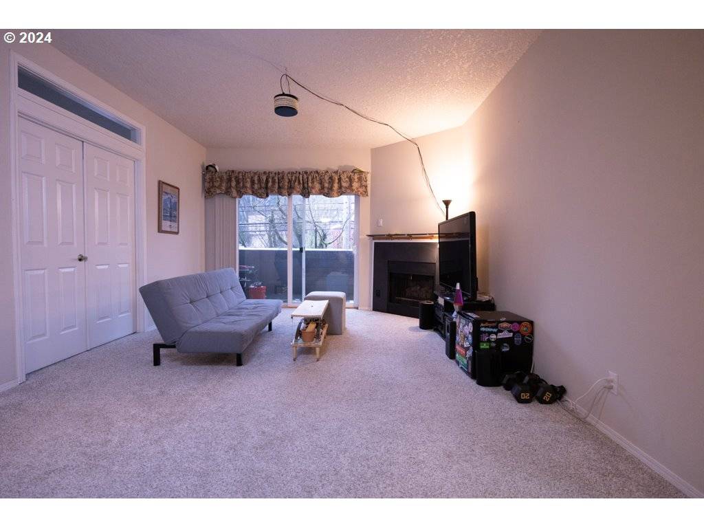 Portland, OR 97239,4320 S CORBETT AVE #202