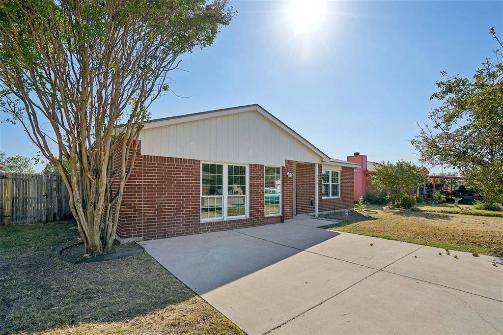 White Settlement, TX 76108,824 Mccully Street